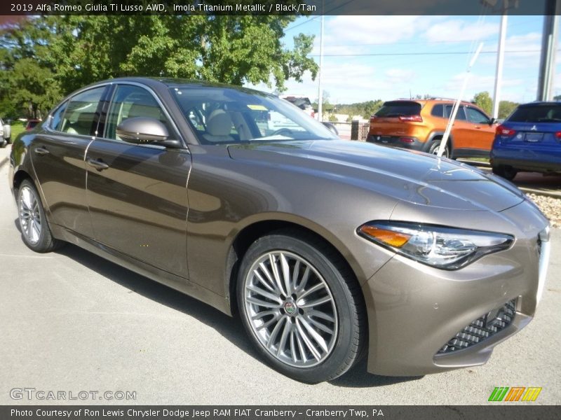 Front 3/4 View of 2019 Giulia Ti Lusso AWD
