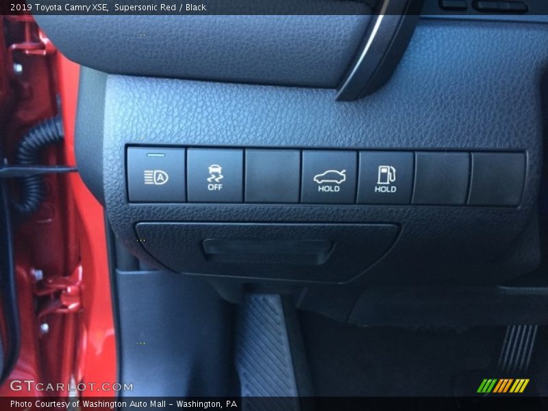Controls of 2019 Camry XSE