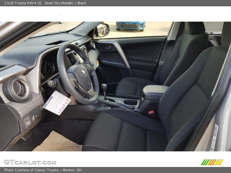 Silver Sky Metallic / Black 2018 Toyota RAV4 LE