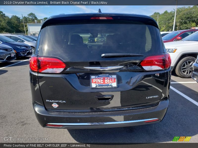 Brilliant Black Crystal Pearl / Black/Alloy 2019 Chrysler Pacifica Limited