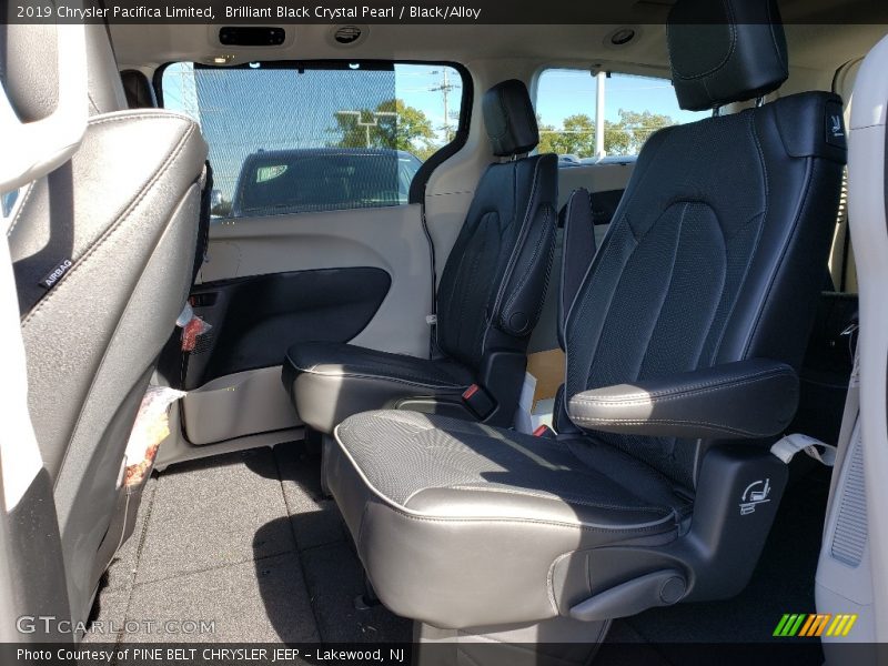 Brilliant Black Crystal Pearl / Black/Alloy 2019 Chrysler Pacifica Limited