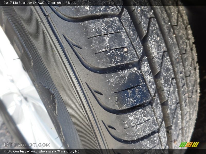 Clear White / Black 2017 Kia Sportage LX AWD
