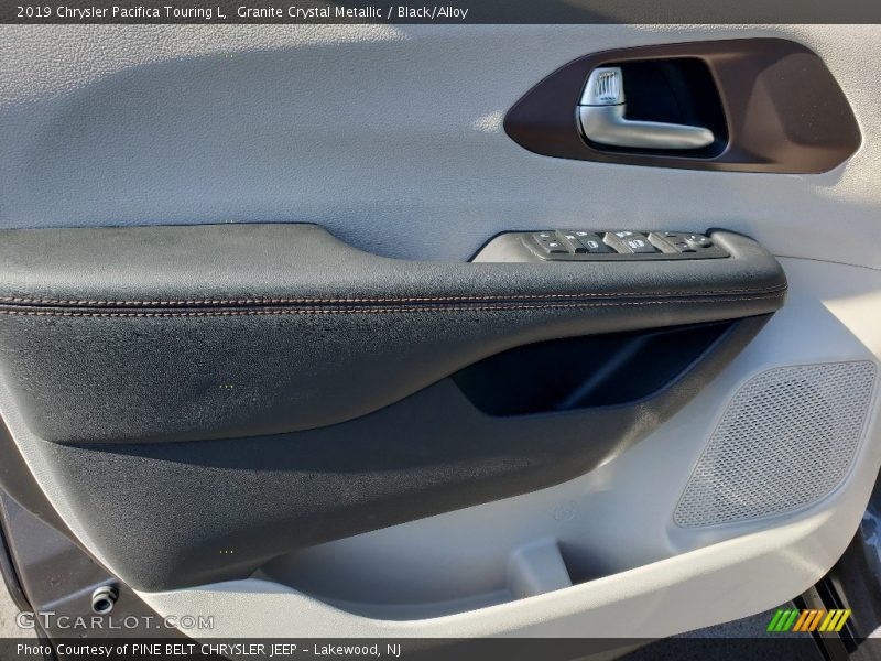 Granite Crystal Metallic / Black/Alloy 2019 Chrysler Pacifica Touring L