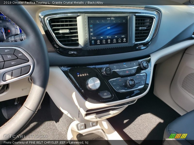 Granite Crystal Metallic / Black/Alloy 2019 Chrysler Pacifica Touring L