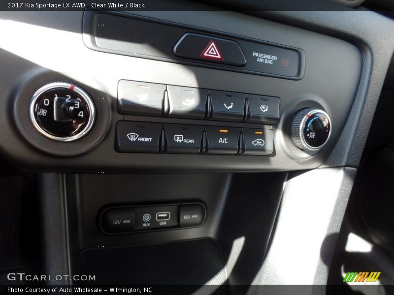 Clear White / Black 2017 Kia Sportage LX AWD