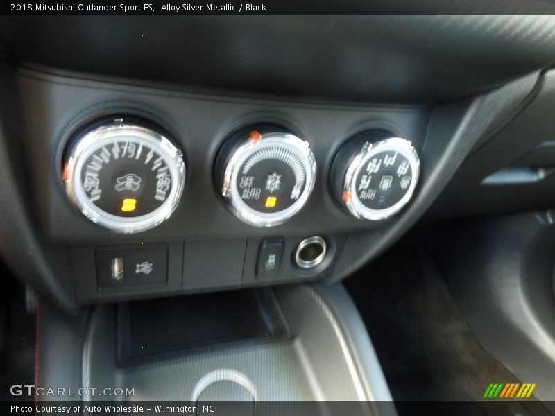 Alloy Silver Metallic / Black 2018 Mitsubishi Outlander Sport ES