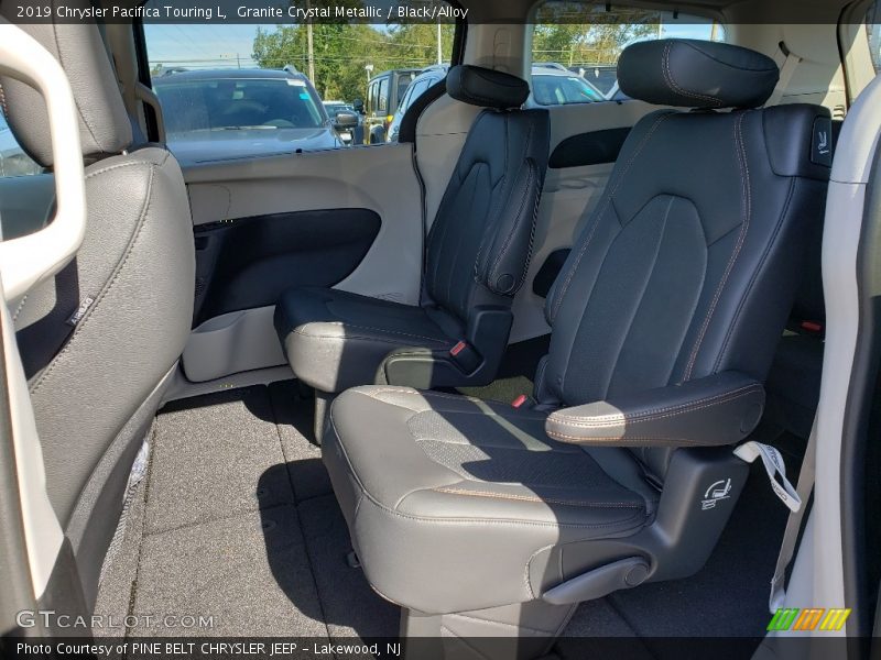 Granite Crystal Metallic / Black/Alloy 2019 Chrysler Pacifica Touring L