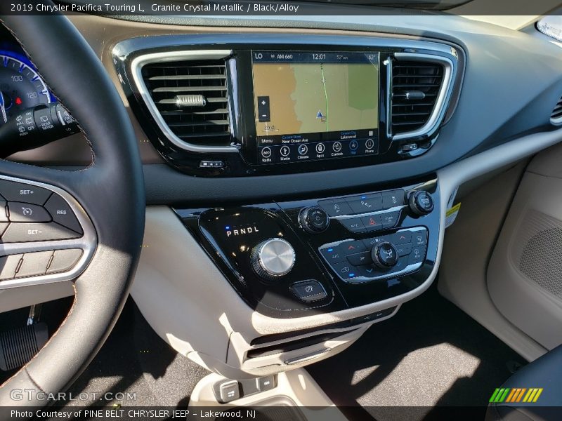 Granite Crystal Metallic / Black/Alloy 2019 Chrysler Pacifica Touring L