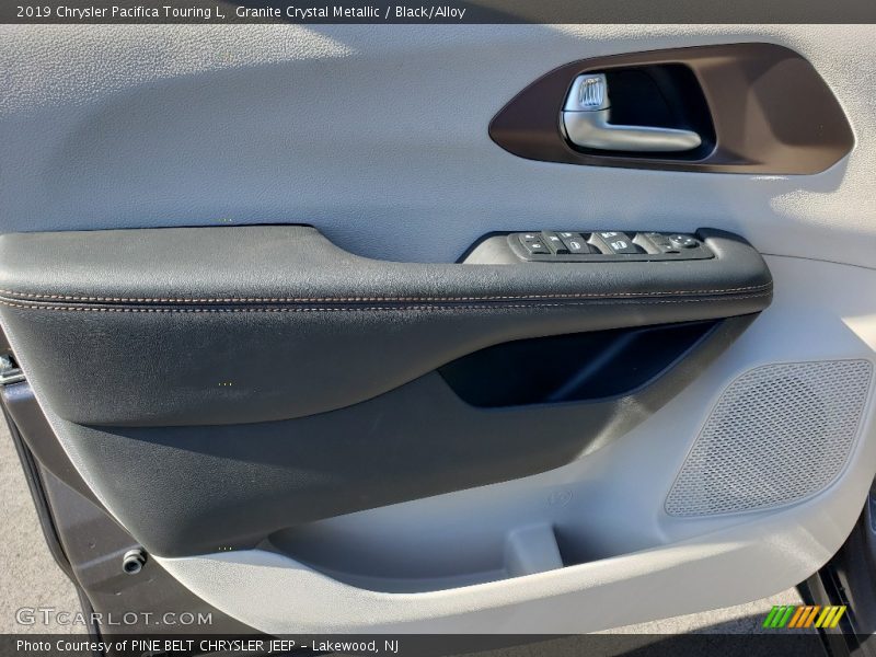Granite Crystal Metallic / Black/Alloy 2019 Chrysler Pacifica Touring L