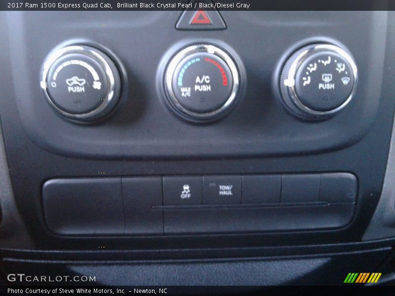Brilliant Black Crystal Pearl / Black/Diesel Gray 2017 Ram 1500 Express Quad Cab