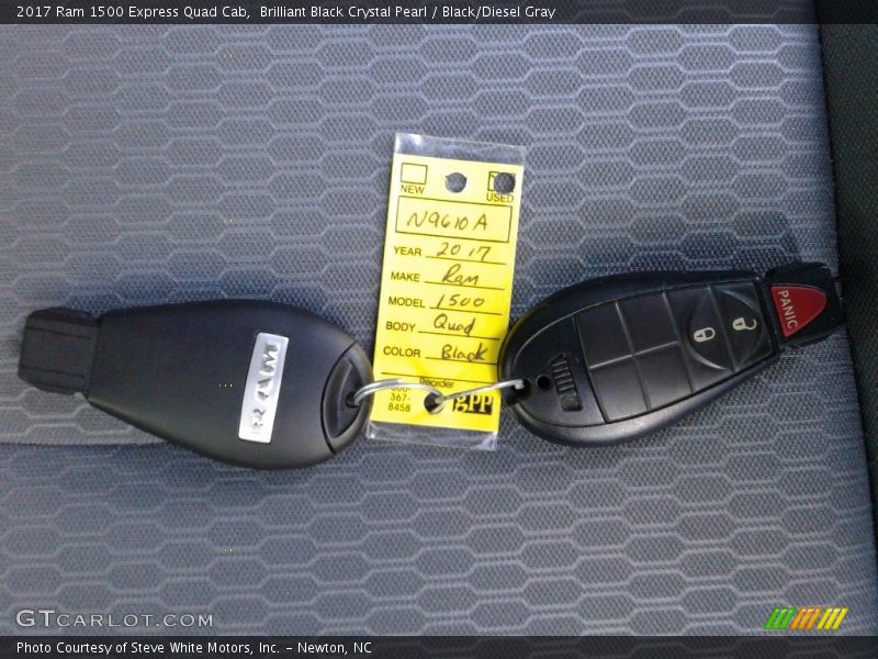 Brilliant Black Crystal Pearl / Black/Diesel Gray 2017 Ram 1500 Express Quad Cab