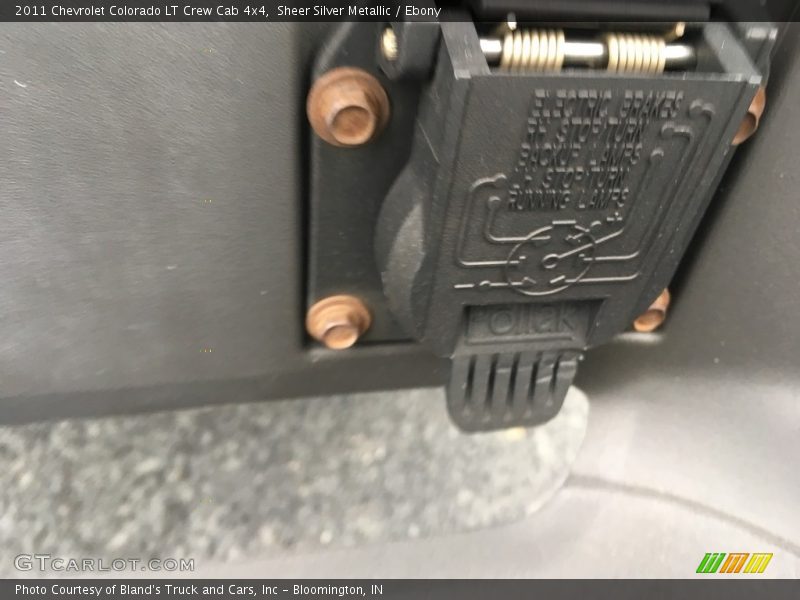 Sheer Silver Metallic / Ebony 2011 Chevrolet Colorado LT Crew Cab 4x4
