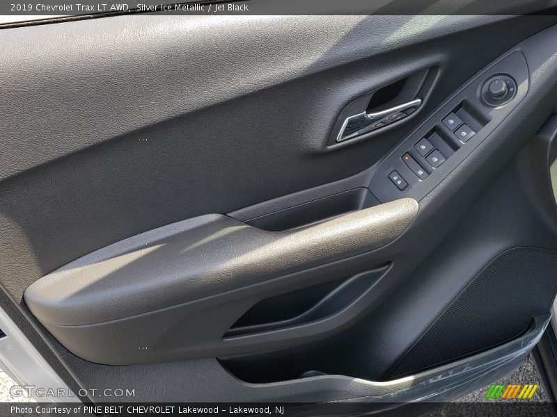 Silver Ice Metallic / Jet Black 2019 Chevrolet Trax LT AWD