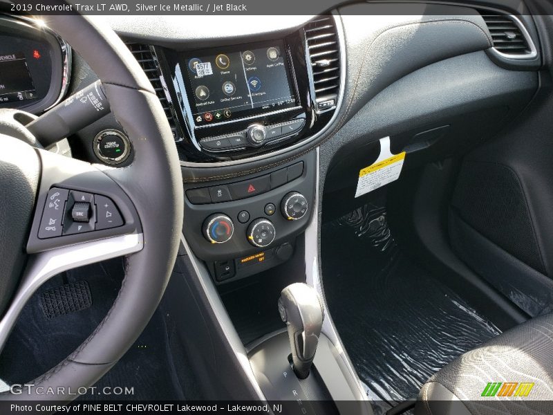 Silver Ice Metallic / Jet Black 2019 Chevrolet Trax LT AWD