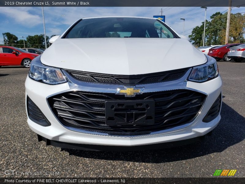 Summit White / Black 2019 Chevrolet Cruze LS