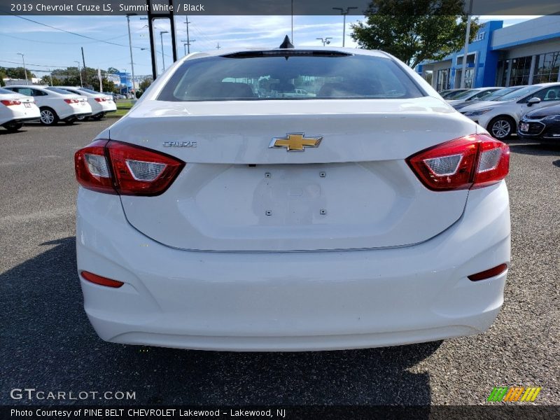Summit White / Black 2019 Chevrolet Cruze LS