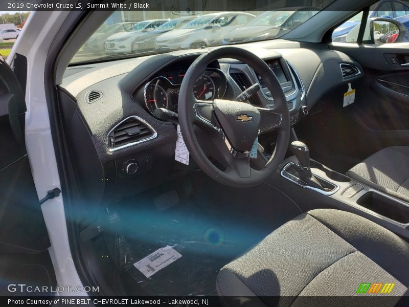 Summit White / Black 2019 Chevrolet Cruze LS