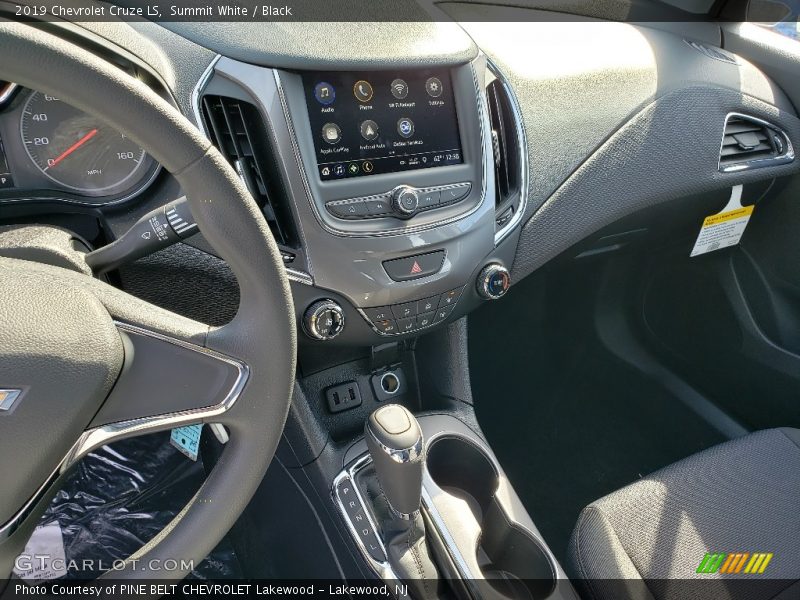 Summit White / Black 2019 Chevrolet Cruze LS