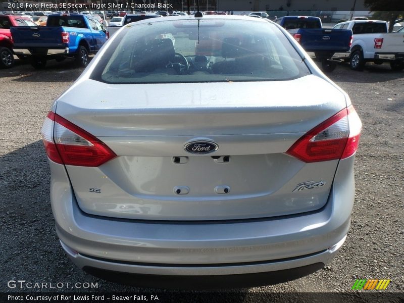 Ingot Silver / Charcoal Black 2018 Ford Fiesta SE Sedan