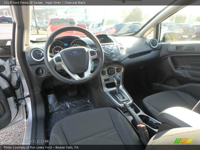 Ingot Silver / Charcoal Black 2018 Ford Fiesta SE Sedan