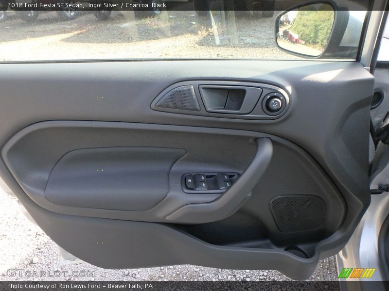 Ingot Silver / Charcoal Black 2018 Ford Fiesta SE Sedan