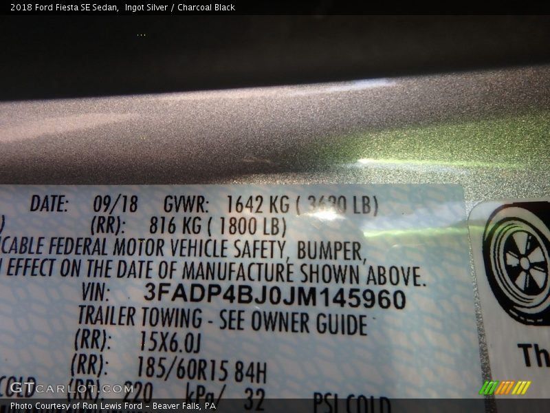 Ingot Silver / Charcoal Black 2018 Ford Fiesta SE Sedan