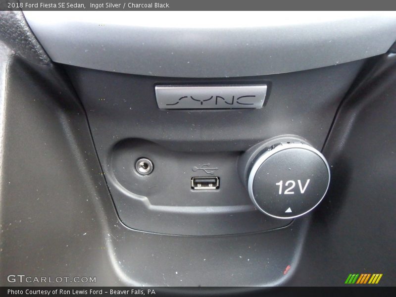 Ingot Silver / Charcoal Black 2018 Ford Fiesta SE Sedan