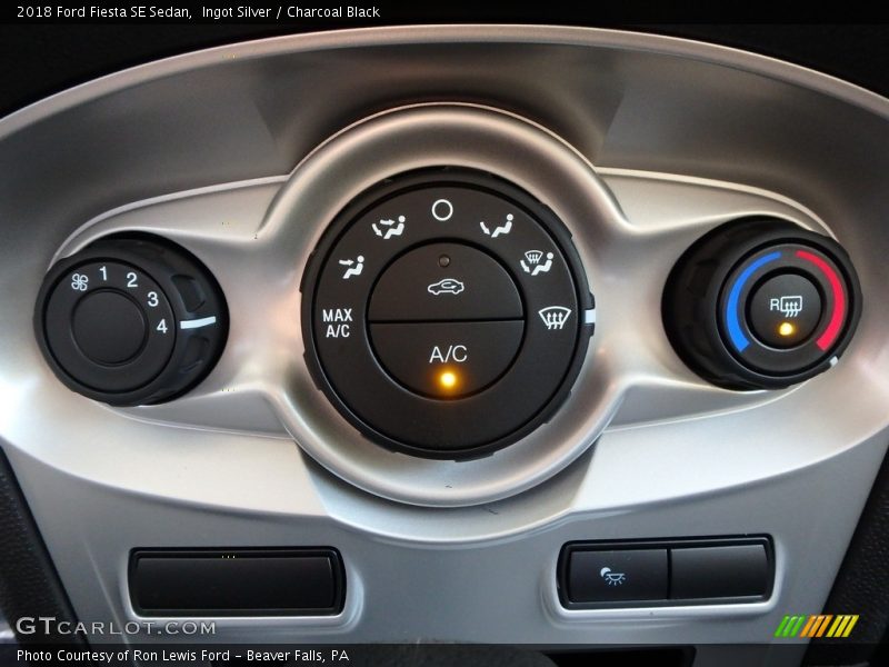 Ingot Silver / Charcoal Black 2018 Ford Fiesta SE Sedan