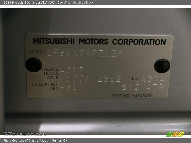 Cool Silver Metallic / Black 2014 Mitsubishi Outlander SE S-AWC