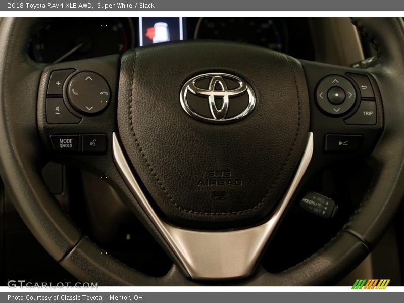 Super White / Black 2018 Toyota RAV4 XLE AWD