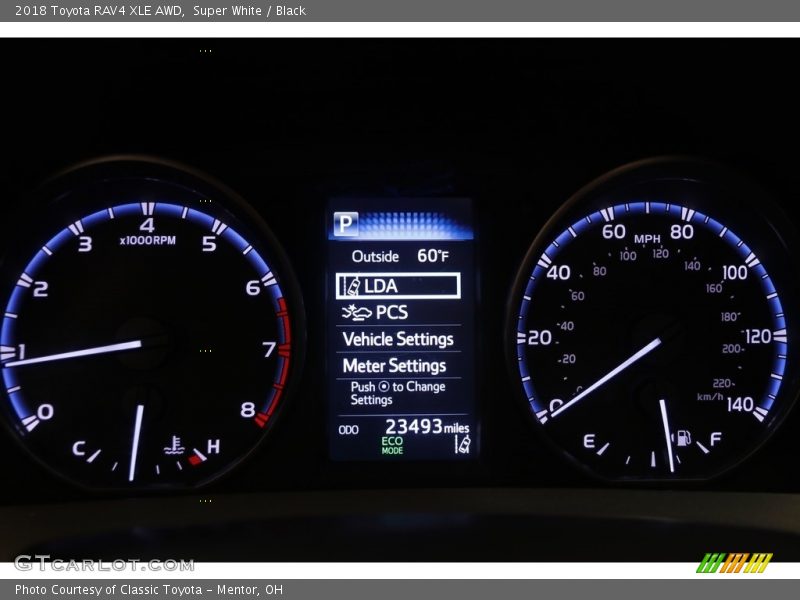 Super White / Black 2018 Toyota RAV4 XLE AWD