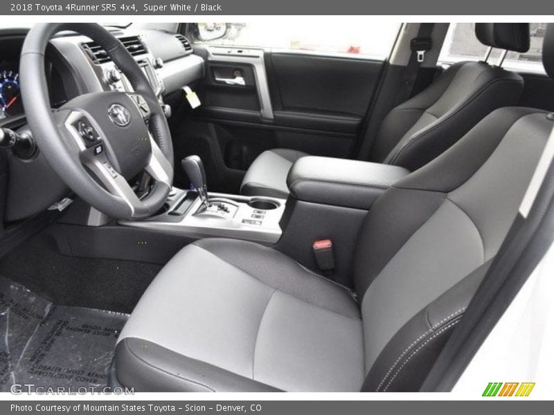 Super White / Black 2018 Toyota 4Runner SR5 4x4