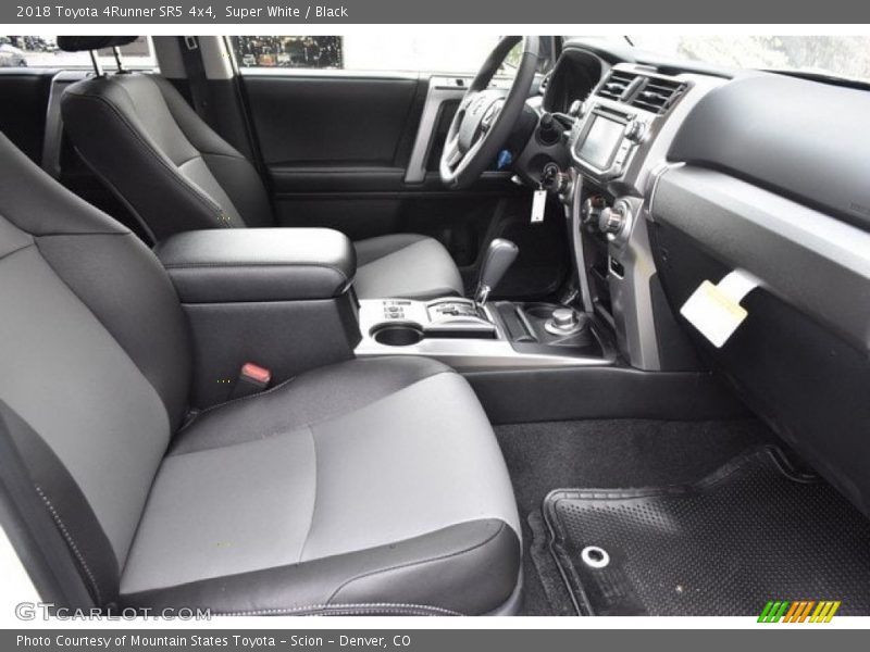 Super White / Black 2018 Toyota 4Runner SR5 4x4