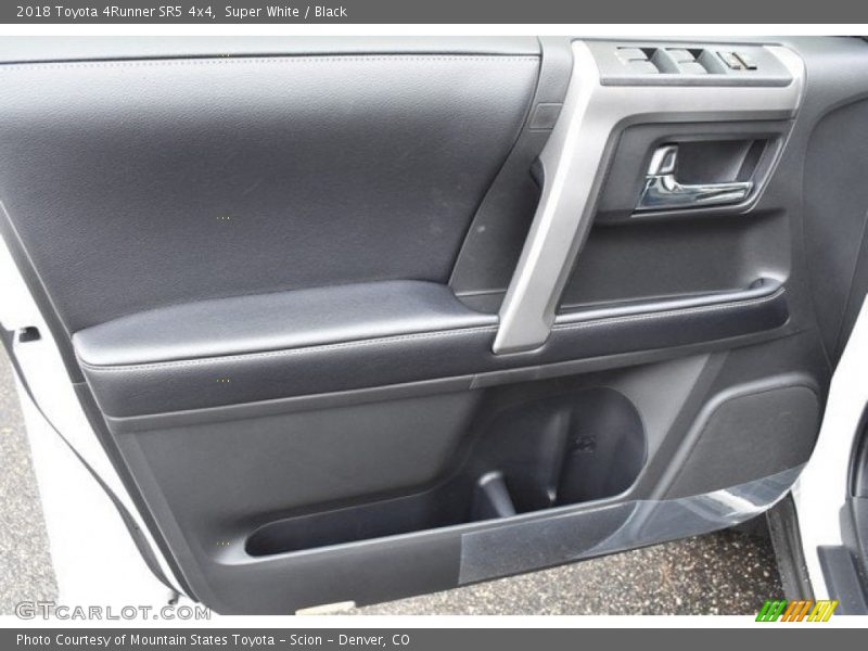Super White / Black 2018 Toyota 4Runner SR5 4x4