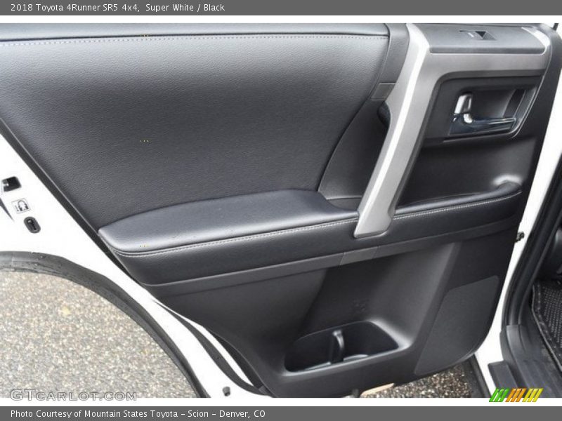 Super White / Black 2018 Toyota 4Runner SR5 4x4