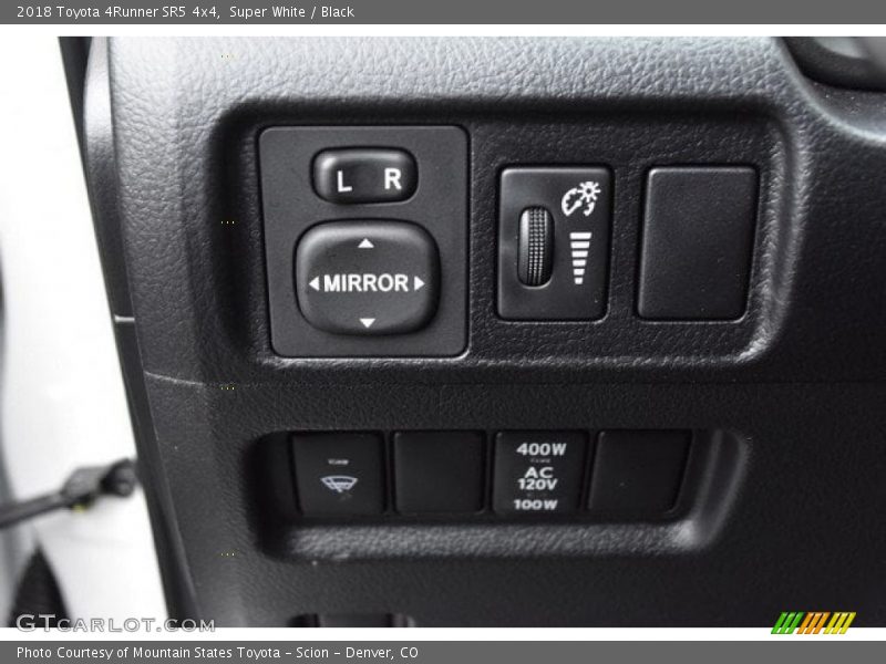 Super White / Black 2018 Toyota 4Runner SR5 4x4