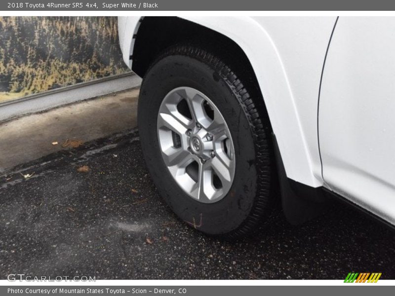 Super White / Black 2018 Toyota 4Runner SR5 4x4