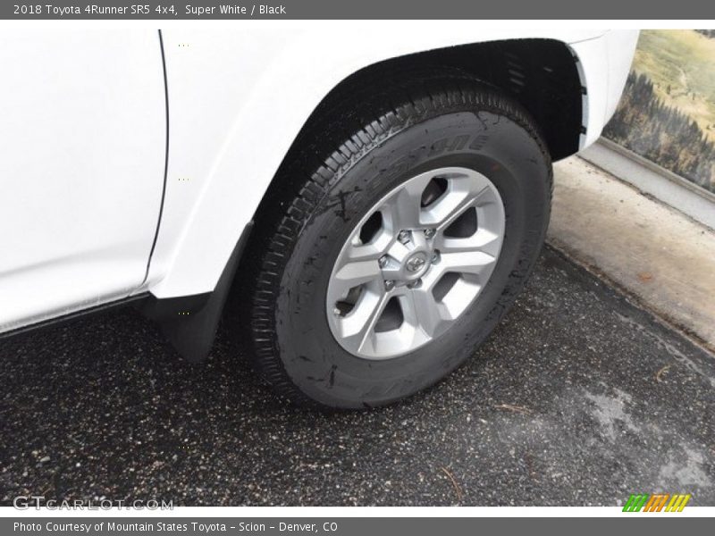 Super White / Black 2018 Toyota 4Runner SR5 4x4