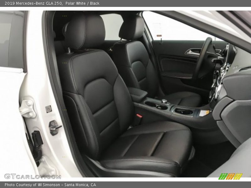 Polar White / Black 2019 Mercedes-Benz GLA 250