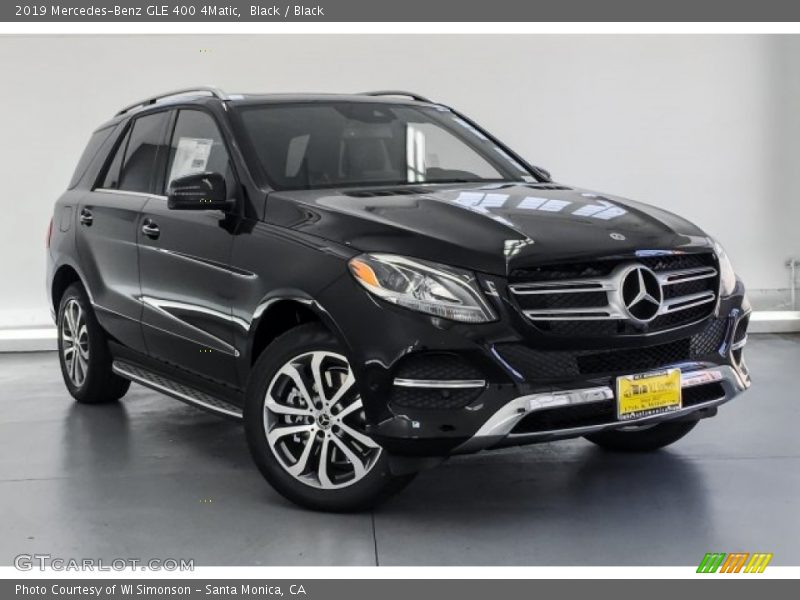 Front 3/4 View of 2019 GLE 400 4Matic