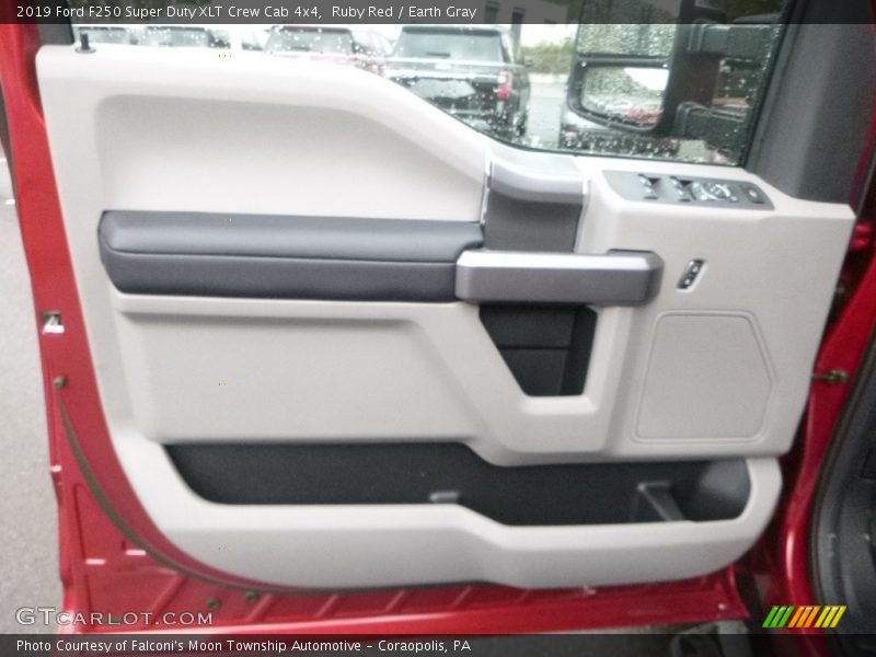Door Panel of 2019 F250 Super Duty XLT Crew Cab 4x4