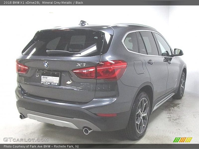 Mineral Grey Metallic / Black 2018 BMW X1 xDrive28i