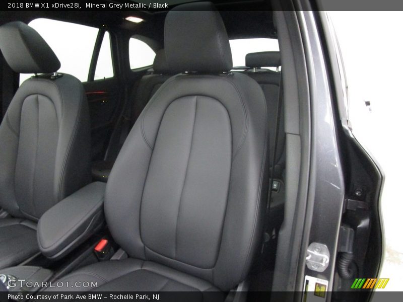 Mineral Grey Metallic / Black 2018 BMW X1 xDrive28i