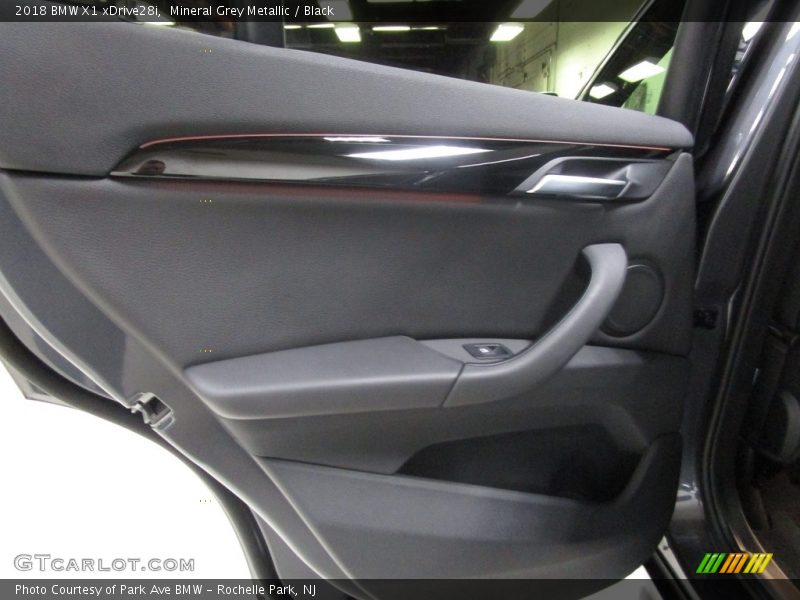 Mineral Grey Metallic / Black 2018 BMW X1 xDrive28i