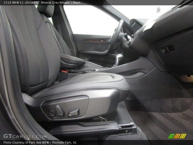Mineral Grey Metallic / Black 2018 BMW X1 xDrive28i