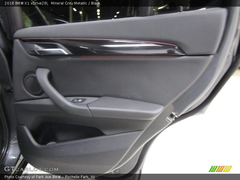 Mineral Grey Metallic / Black 2018 BMW X1 xDrive28i