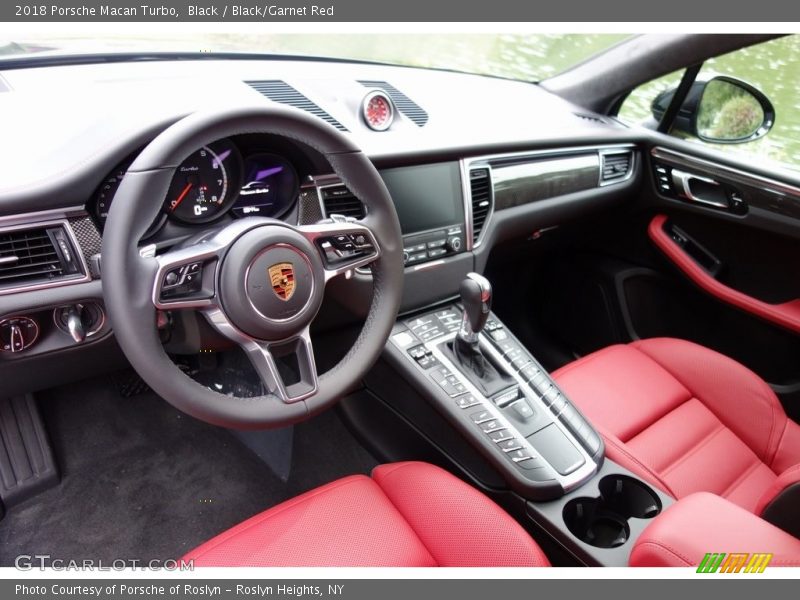  2018 Macan Turbo Black/Garnet Red Interior