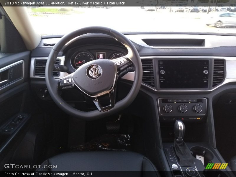 Reflex Silver Metallic / Titan Black 2018 Volkswagen Atlas SE 4Motion