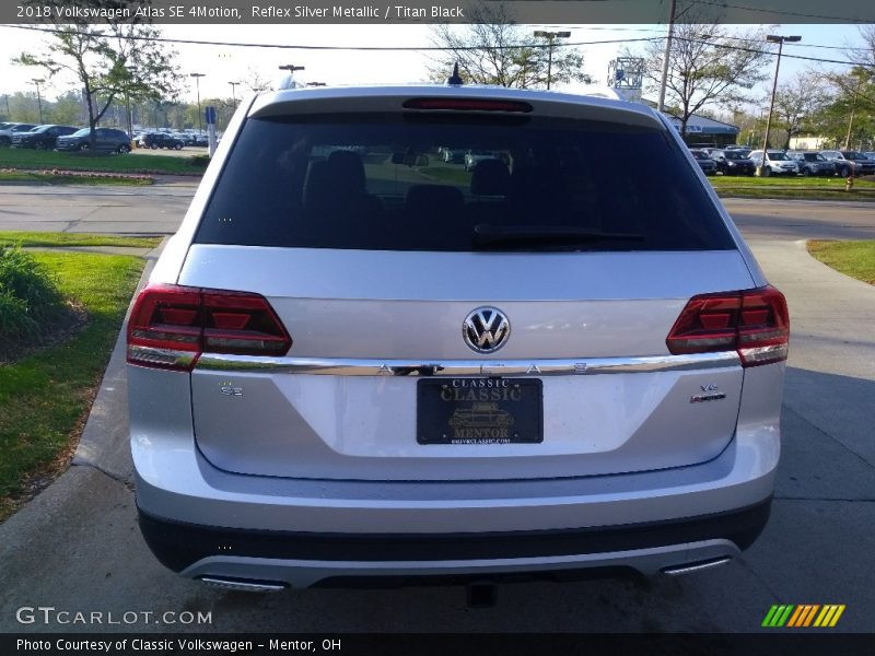 Reflex Silver Metallic / Titan Black 2018 Volkswagen Atlas SE 4Motion