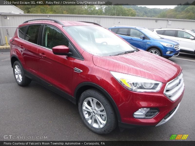 Front 3/4 View of 2019 Escape SEL 4WD